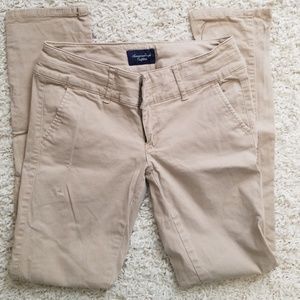 0S American Eagle Skinny Khakis